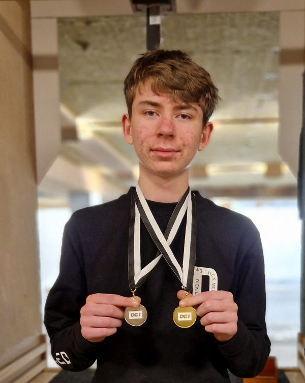 Julius fik medaljer for både pistol- og riffelskydning i årets løb.